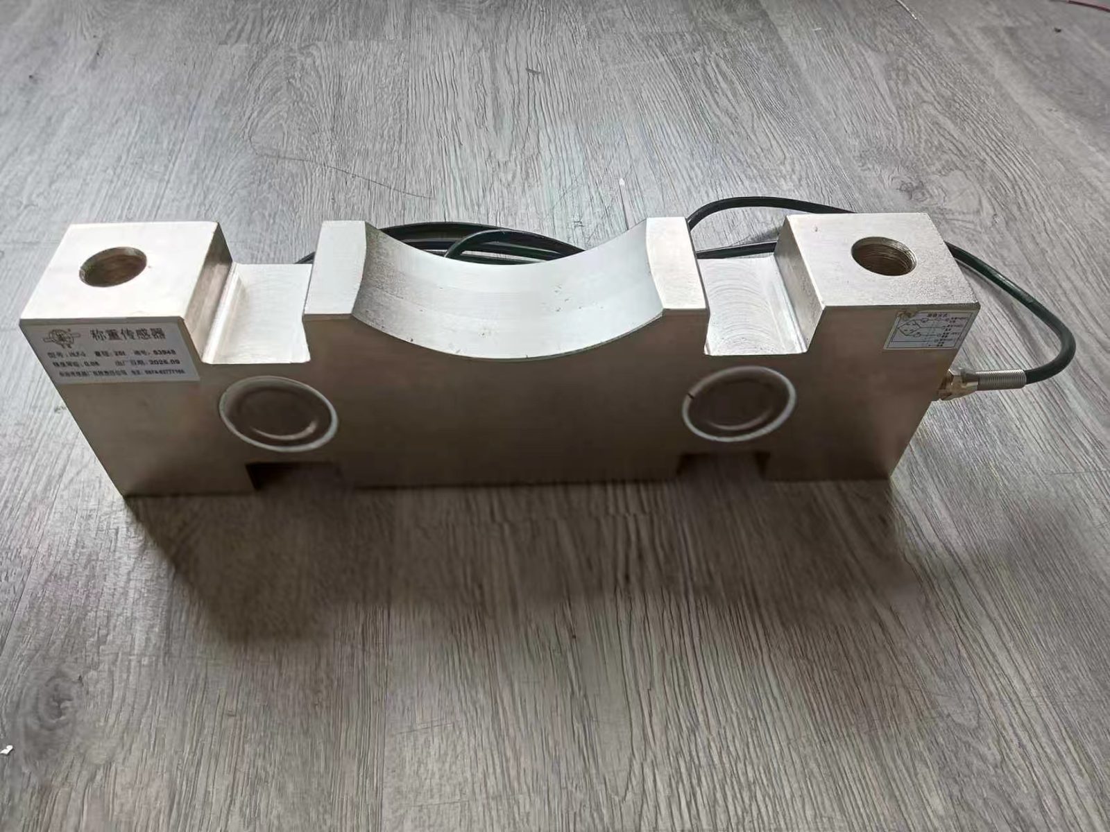 Machined bending flexure load cell with two bores
