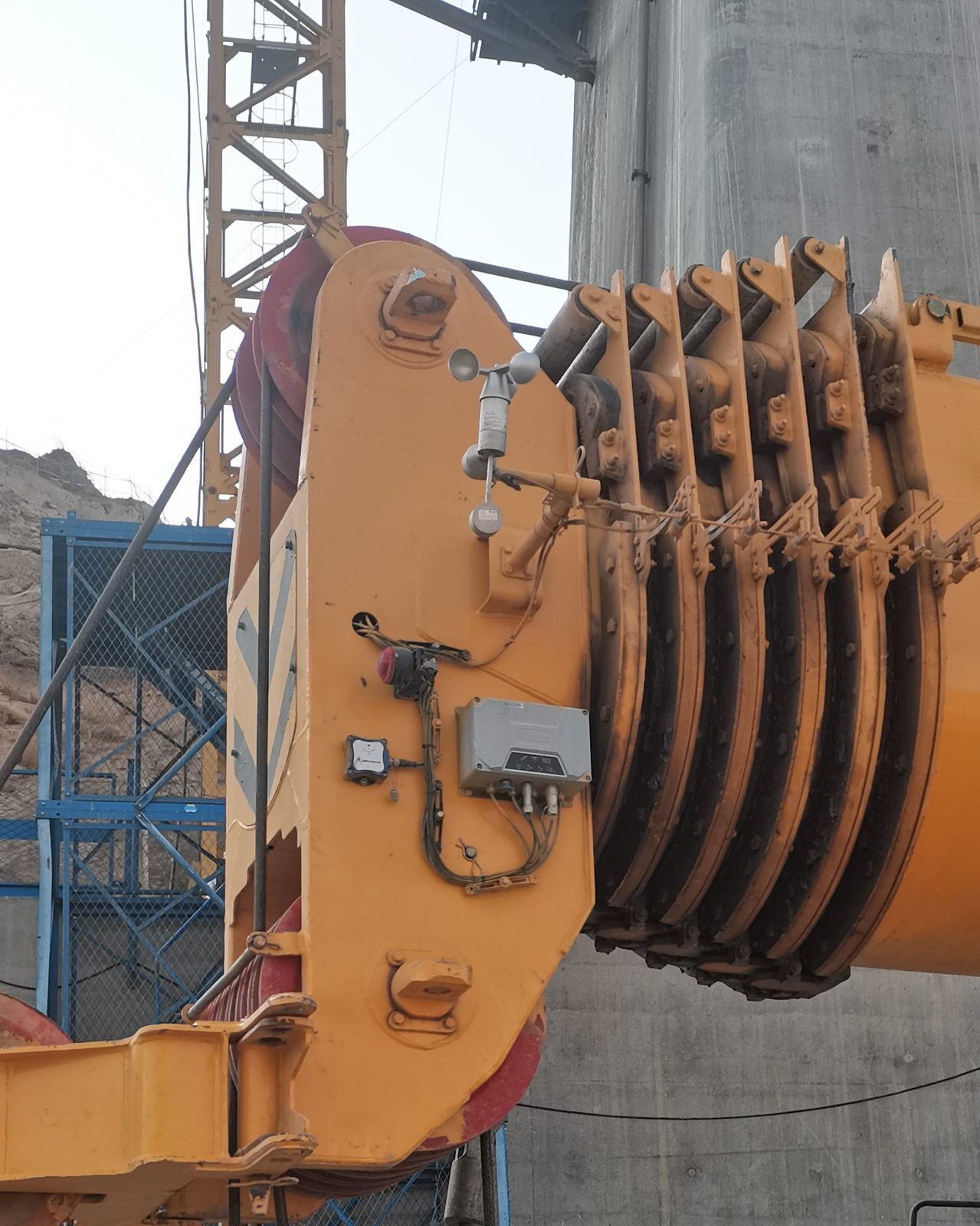 Anemometer bracket fixed to a yellow telescopic boom structure